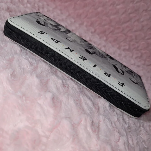 F•R•I•E•N•D•S zip-around wallet - Picture 5 of 16